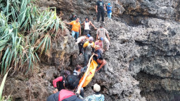 Terjatuh dari Tebing Semar di Pantai Laut Tambakrejo Pemancing Tewas