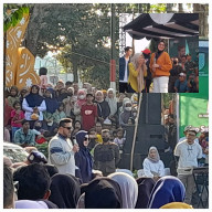 Pulang Kampung, Salma Bareng Walikota Probolinggo Sapa Penggemar di Alun - alun