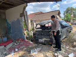 Motor Ditabrak Mobil Pick Up, Bapak dan Anak Tewas di TKP