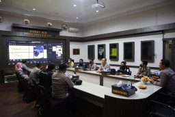 Ikuti Latkatpuan Program Jumat Belajar & Pelatihan Penggunaan Kamera dan Video, Humas Polres Blitar Kota Langsung Praktek