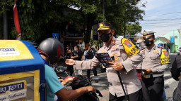 Hari Pertama Operasi Patuh, Kapolres Bagikan Brosur dan Himbauan