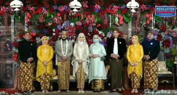 Presiden Nikahkan Adiknya, Sejumlah Menteri Rela Jongkok