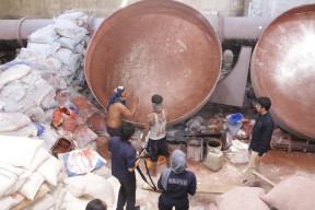 Pupuk Diubah Warnanya, Lalu Dijual dengan Harga Tinggi