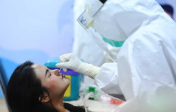 DPR: Cabut Aturan Tes PCR Naik Pesawat