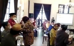 Dari Soal Es Krim hingga Dapur Umum