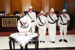 Pemprov Hargai Anggaran Pendidikan Pemkot Surabaya