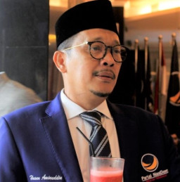 Meski Sudah Bukan Bupati, Masih Cawe-cawe Atur Jabatan Istri