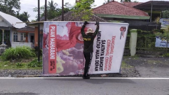 Baliho Puan di Desa Terdampak Erupsi Semeru tak Berizin