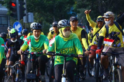 Khofifah Gowes, Diikuti Puluhan Ribu Warganya