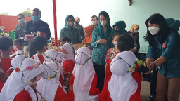 Bupati Tulungagung dan Arumi Bachsin Kunjungi Dua Desa