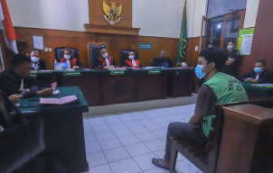 Sidang Offline Karena Terdakwa Miliki Gangguan Pendengaran