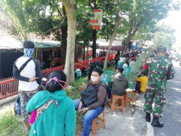 Pengantri BLT,  jadi Incaran Corona