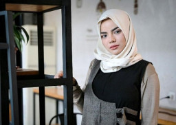 Sepi Job DJ, Pakai Hijab