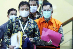 Disuap Rp 72,4 M, Pejabat Pajak Ditahan KPK