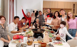 Pandemi Corona tak Kurangi Kekhusyukan Imlek Selebriti