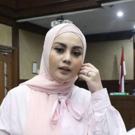 Tak Peduli Disebut Poliandri