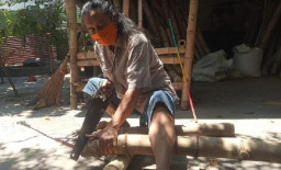 Pengrajin Bambu Tunanetra yang Mampu Raup Jutaan Rupiah