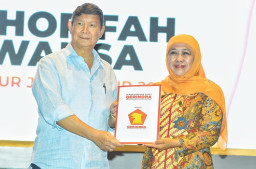 Gubernur Jatim Khofifah Terima Surat Rekomendasi Pilgub 2024 dari Partai Gerindra