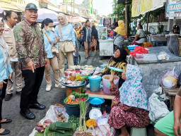 Majukan Perekonomian Kerakyatan, BHS Kembali Blusukan ke Pasar Surabaya