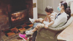 Sembuh Dari Covid-19, Mantan Bond Girl Rindu Momen Bareng Anak