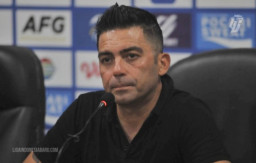Arema FC Kalah 4 Kali Beruntun, Javier Roca Siap Tanggung Jawab