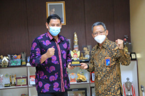 PLN Giatkan Kolaborasi Masifkan Penggunaan Kendaraan Listrik dan Kompor Induksi di Jawa Timur