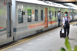 Sertifikat Vaksin Jadi Syarat Naik Kereta Api Jarak Jauh Daop 8 Surabaya