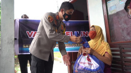 Percepat Vaksinasi Lansia, Kapolresta Mojokerto Door To Door dengan Kendarai Motor Vaksin