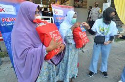 Kenali Cara Aman Berinvestasi, OJK dan Indah Kurnia Gencarakan Edukasi Warga di Bulan Ramadhan