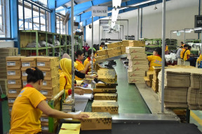 Viral Aksi Demo Massa Buruh Pabrik Sepatu Surabaya, Gara-Gara Gaji Turun