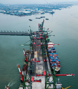 Tahun 2021, Terminal Teluk Lamong Catat Peningkatan Petikemas Hingga 20 Persen