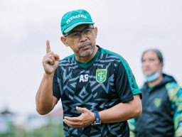 Aji Santoso Blak - blakan Komposisi Pemain Persebaya Musim Depan Rampung 90 Persen