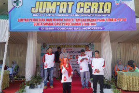 Cegah Anemia, Bupati Ikfina Terus Giatkan Minum TTD untuk Rematri