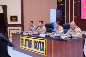 Kapolres Blitar Kota Berikan Arahan Kepada Seluruh Anggota Bhabinkamtibmas