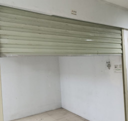 Samuin Pedagang Pasar Turi, Mengeluh Lapaknya Masih Rusak