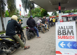 Laju Konsumsi Melonjak, Pemerintah Tambah Kuota Pertalite dan Solar