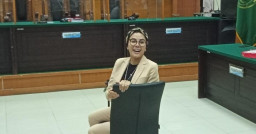 Nikita Mirzani Menangis, Memohon Dibebaskan