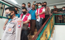 Muhibuddin Ditahan Kejari Sidoarjo