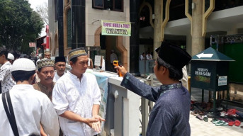 Sidoarjo Tetap Ada Jam Malam, Gresik Izinkan Jumatan di Masjid