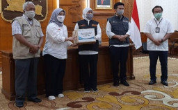 PIHC Sumbang 100 Ribu Tablet Antivirus ke Gugus Tugas Covid-19 Jatim