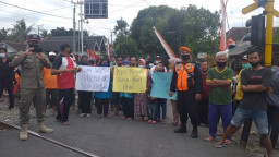 Adanya Isu Penutupan, Rombongan PT Daop dan Dishub Blitar Dihadang Warga