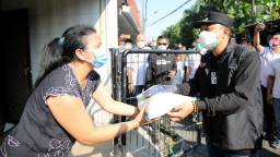 Pemkot Salurkan 6000 Paket Beras ke Warga Terdampak Covid-19