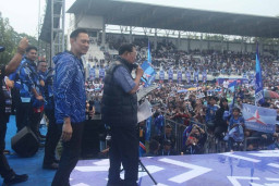 Ribuan Massa Joget Bareng SBY dan AHY saat Kampanye Partai Demokrat di Lumajang