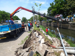 Pulihkan Pasokan Listrik, PLN Sigap Hadapi Cuaca Ekstrem di Jatim