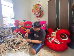 Sambut Imlek 2024, Pengrajin Barongsai Banjir Orderan