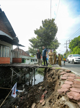 Respon Aduan Warga, Pj Ali Kuncoro Sidak Plengsengan Ambrol Brawijaya