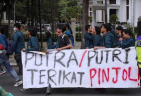 Skema Pinjol Jadi Alternatif Mahasiswa Bayar UKT, OJK: Selama itu Berizin Tak Masalah