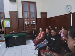 Yoga Dimas Kurir J&T, Ngutil Barang Paketan di Gudang CV BMS Diadili