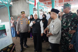 Monitoring Pemilu Serentak 2024, Bupati Ikfina Tinjau 3 TPS