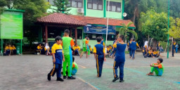 Gali Budaya Kearifan Lokal, SMPN 1 Taman Mainkan Dolanan Bocah
